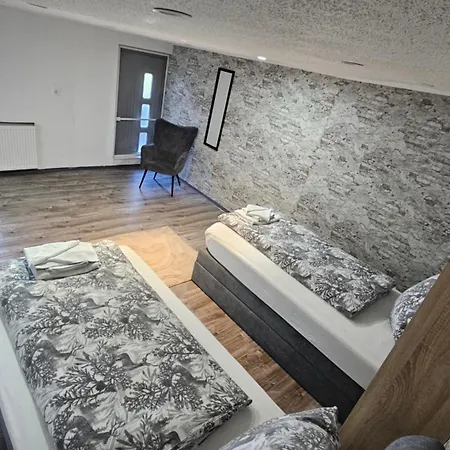 Margaretenhof Gaestehaus فندق إِرتسهاوزِن